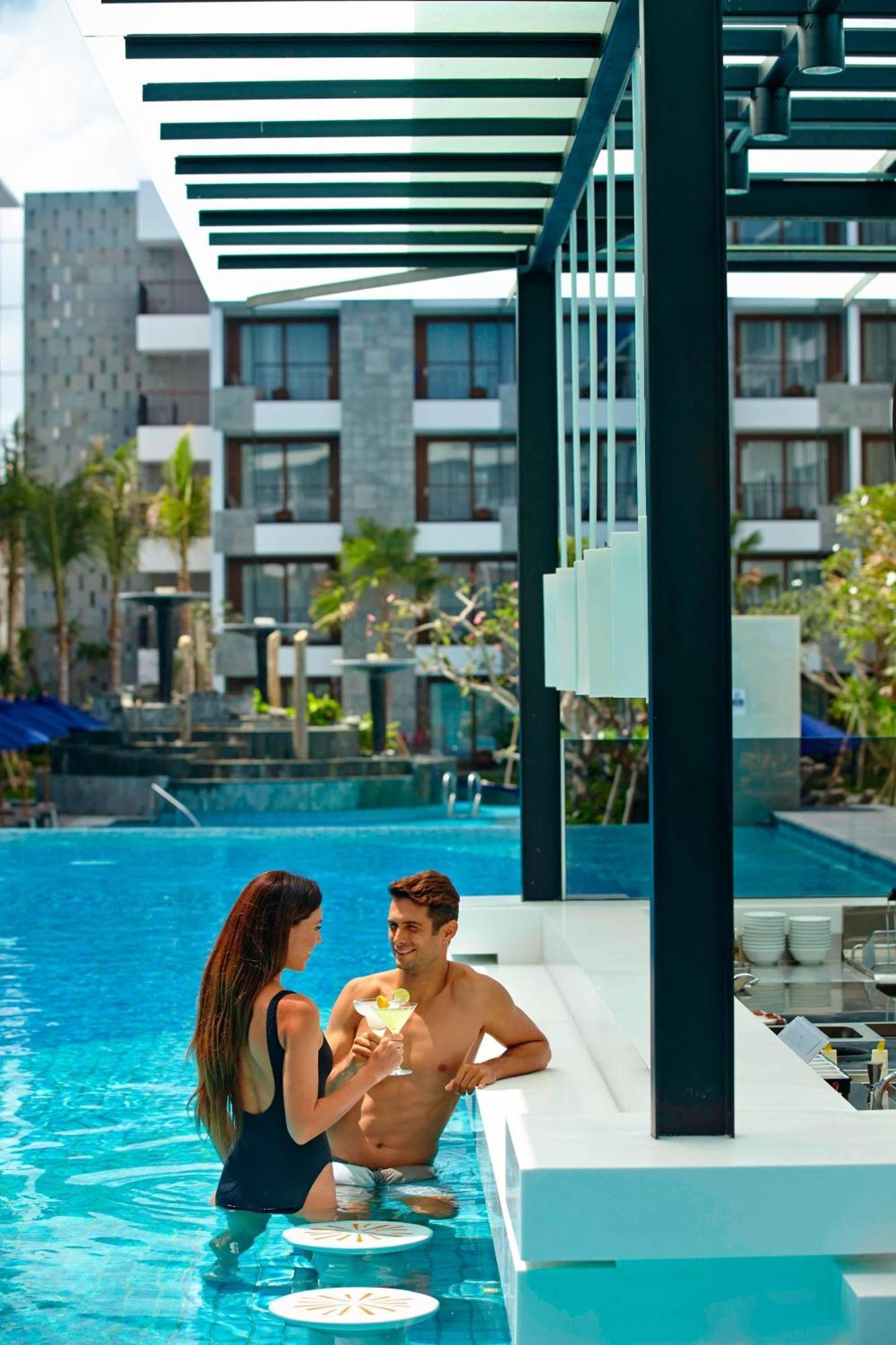 Courtyard By Marriott Bali Seminyak Resort Exterior foto